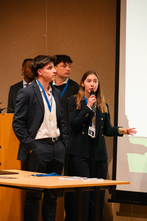 team of students presenting a projet on a stage